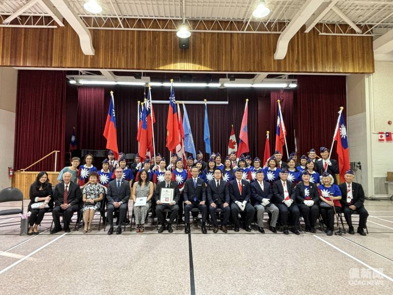 多倫多榮光聯誼會遊行隊伍預校暨感恩活動合影。