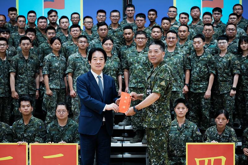 賴清德總統19日下午前往臺中清泉崗營區勗勉234旅實兵演練部隊