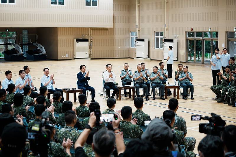總統聽取官兵心得分享，並肯定國軍演訓成果