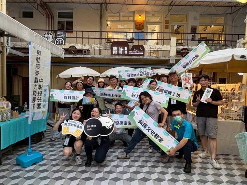 勞動部勞動力發展署中彰投分署青年職涯發展中心22日起將推出初階工作坊，從商品雛形製作、成本試算到銷售，協助青年市集擺攤創業。（中彰投分署提供）