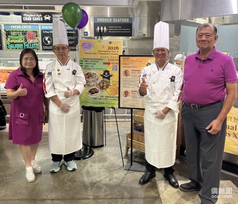 主廚高景泉及蔡裕峰於Plano市主流超市Central Market宣傳臺灣美食