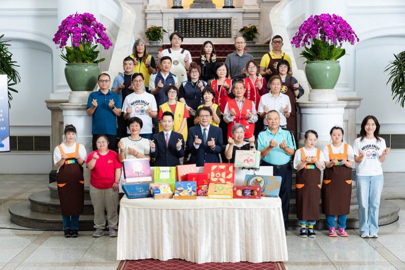 「好事成圓　全民挺公益　讓中秋的愛不刪減」記者會