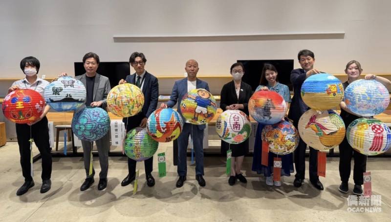 MEET TAIWAN台灣華語·文化教室負責人張菁砡（右4）與台灣燈籠祭SENDAI 2026執行團隊合影