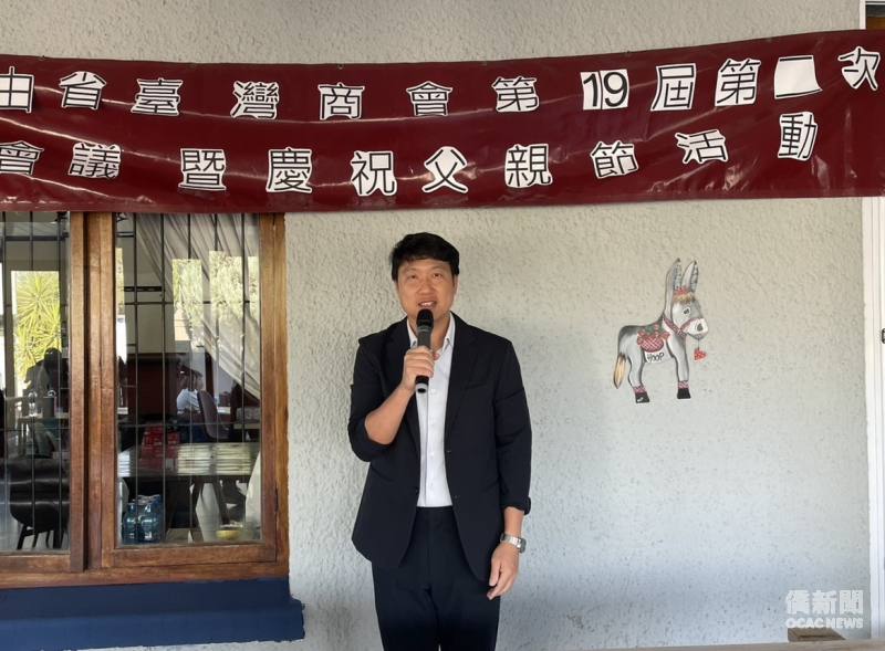 駐南非代表處僑務秘書李永盛致詞。