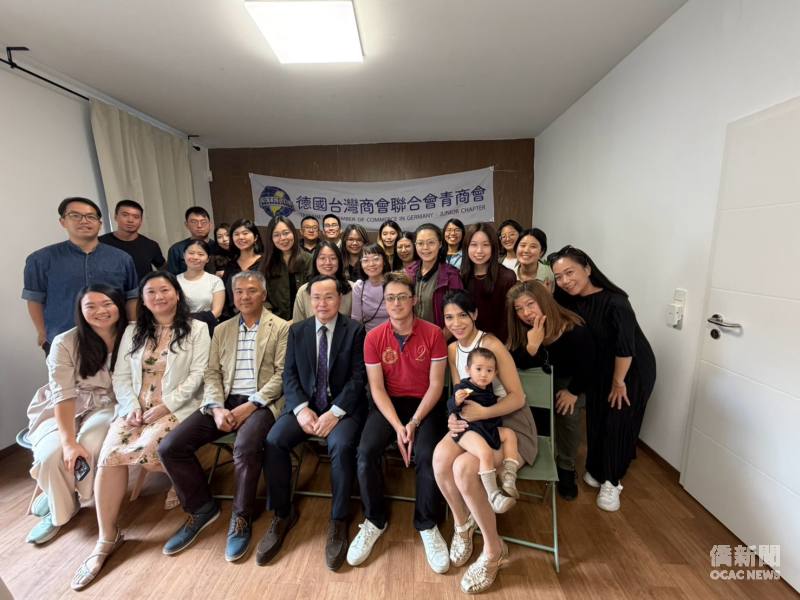 德國台灣商會聯合會會長吳翎弘等僑商夥伴亦出席交流，增進不同世代臺商與青年間的互動。
