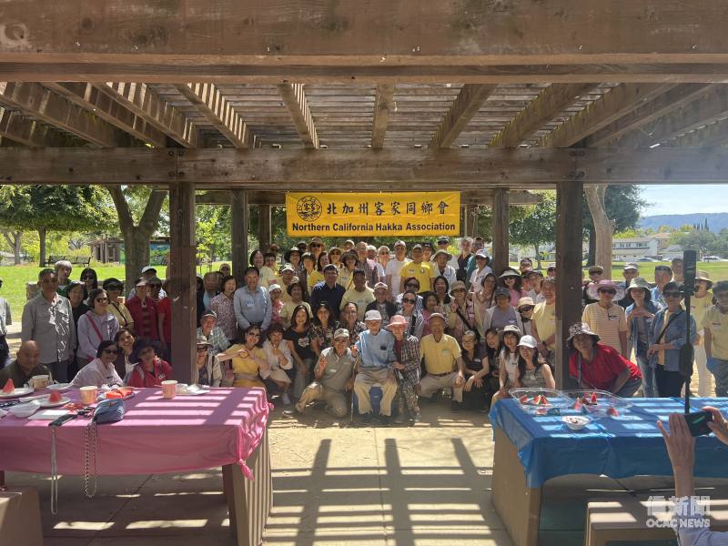 北加州客家同鄉會仲夏烤肉活動，吸引逾百位客家鄉親熱情參與。