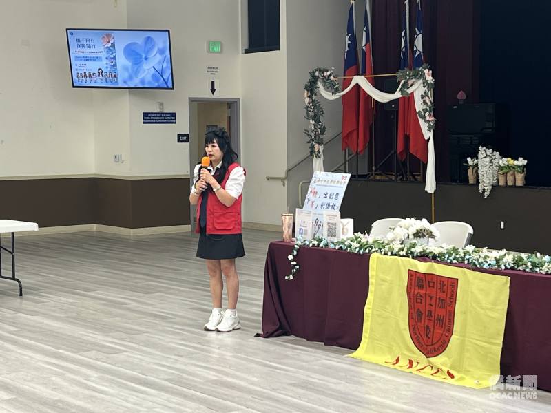 北加州中文學校聯會會長廖琇青致詞。