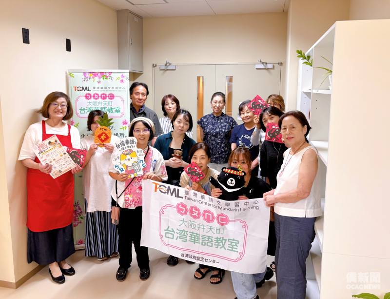 陳洳豔與「Challenge！臺灣華語」學員合影。