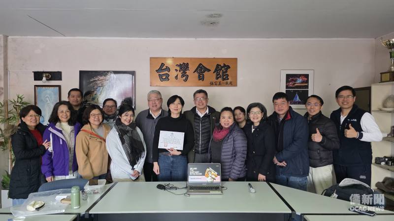 阿根廷臺灣僑民聯合會舉辦「我與房間裡的大象」心理諮商講座，透過對話與互動，探索旅外生活中的情緒與人際課題。
