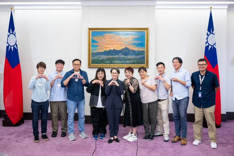 副總統和與會人員合影
