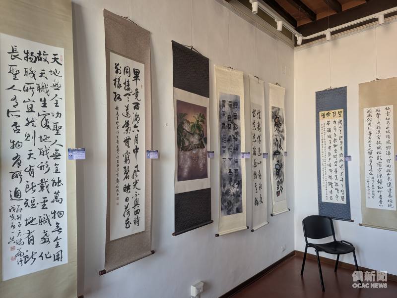 展覽展出多幅臺灣藝術家書畫作品，創作者橫跨老、中、青三代，展現臺灣藝術界的世代傳承與深厚底蘊。