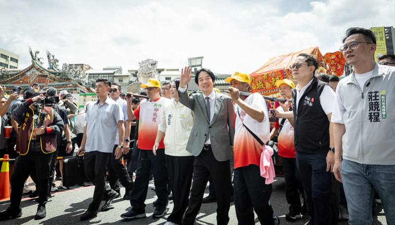 賴清德總統27日上午出席新竹都城隍廟「竹塹中元城隍祭-奉旨遶境賑孤」團拜起駕儀式