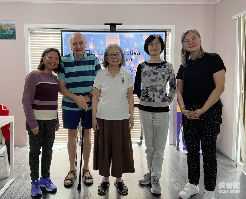 Learning the story of the Lantern Festival alongside Mandarin (Teacher Eva: far right; Rachel: second from right).