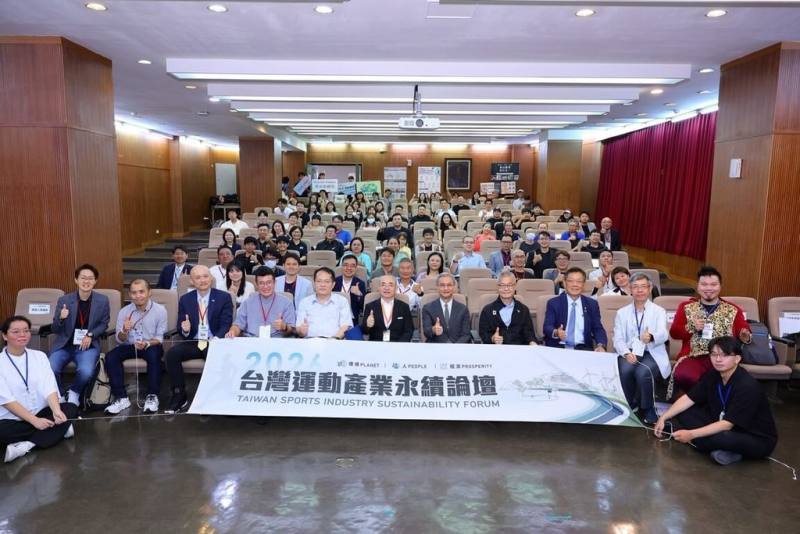 國立清華大學28日啟動運動產業永續聯盟，並串聯政府、運動組織、企業等簽署合作意向書（MOU），盼建構運動產業永續生態圈。（清華大學提供）