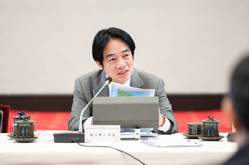 總統就報告事項與委員們進行意見交流