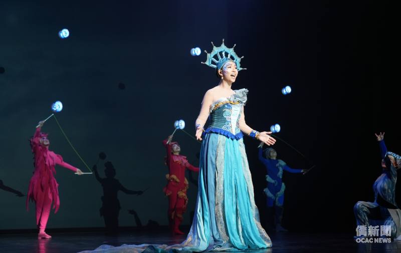 舞鈴劇場致力於創新民俗扯鈴技藝；《生命之光》融合音樂、舞蹈、大鼓等元素，詮釋臺灣豐富多元的文化脈絡。