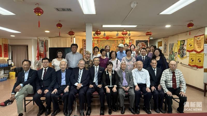 徐佳青拜訪多倫多龍岡親義公所大合影