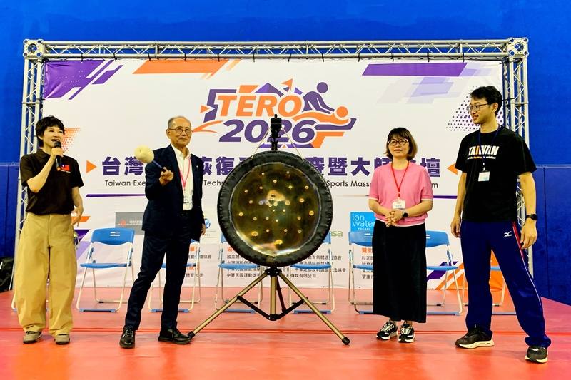 首屆台灣運動恢復手法大賽（TERO）29、30日在國立體育大學舉行，大會主席、台灣運動恢復協會理事長張維綱（右1）表示，希望透過這次賽事建構運動恢復標準，也與國際接軌。