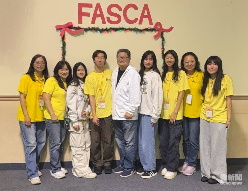 與FASCA riverside一起合辦年終派對 Katharine(右1)。