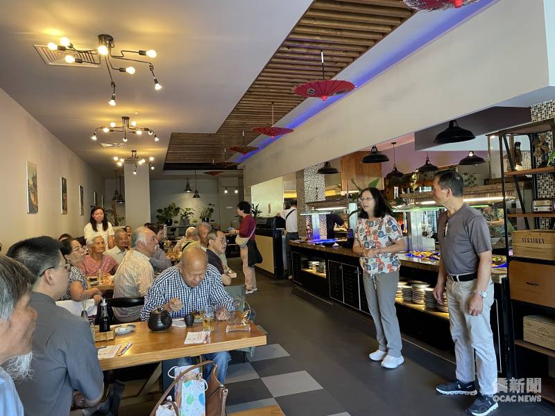 超過60位僑胞出席餐會，離情依依