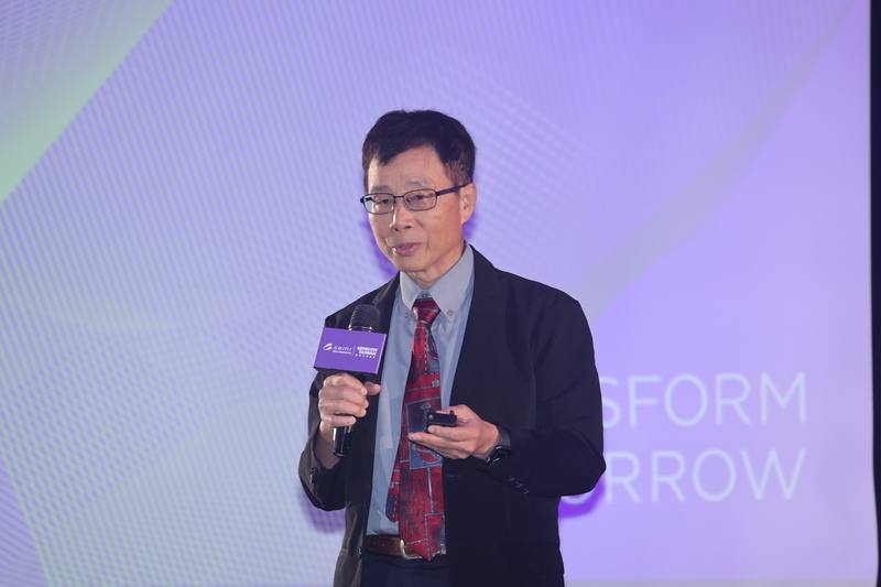 中央研究院關鍵議題研究中心量子電腦專題中心特聘研究員兼執行長陳啟東（圖）31日在台北舉行的SEMICON Taiwan 2026展前記者會表示，台灣在超級電腦與半導體領域的基礎，為超導量子電腦發展提供獨特優勢，可從稀釋制冷、控制電子、量子晶片到軟體，推動完整產業鏈。