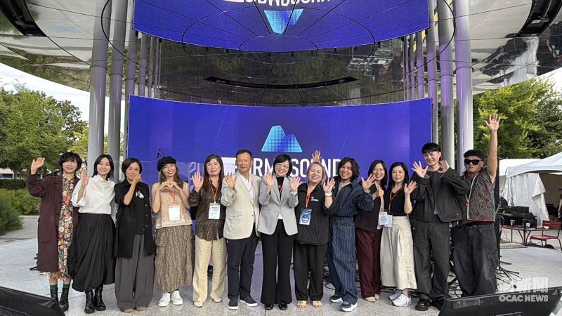 2026 FORMOSOUND邀集許富凱、郭子與浮花樂隊、黃韻玲與沈裕紘、萬芳、桑布伊及鄭宜農等臺灣藝人共襄盛舉，並與現場貴賓合影留念，共同見證臺灣音樂與文化在太平洋西北地區綻放。