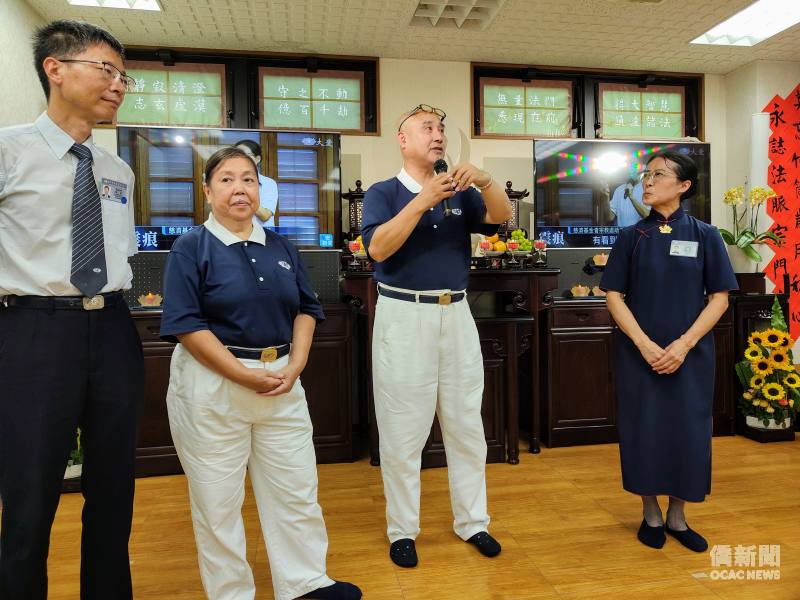 慈濟關西地區聯絡事務所組長陳靜慧(右一)及志工分享赴熊本協助災民的心得。