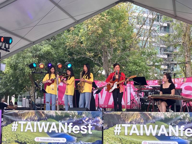 TAIWANfest音樂家Eunice Keitan及海外青年文化大使（FASCA）多倫多分會學員Julia Tseng、Mina Chang及Nikita Ho共同演出自創歌曲。
