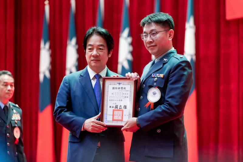 總統出席軍人節表揚活動