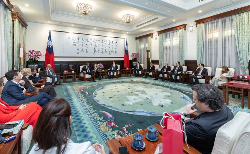 總統接見「義大利參議院副議長錢益友訪團」