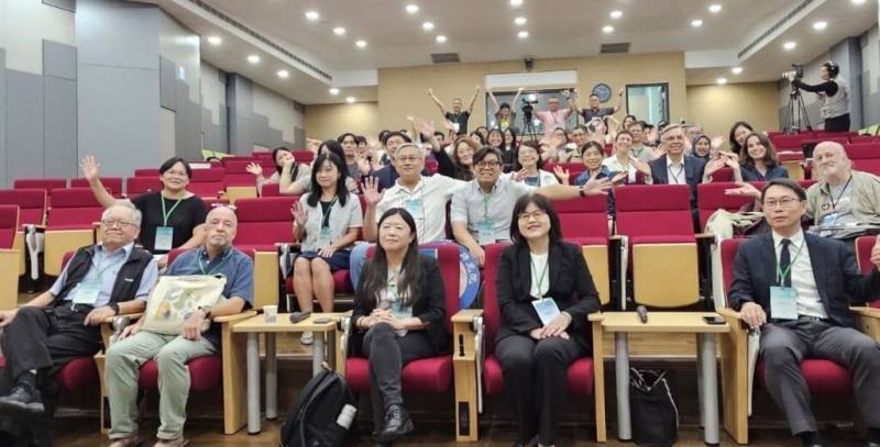 「航向永續海洋：談開發與變遷中的海域及科學、政策與保育」國際論壇大合照