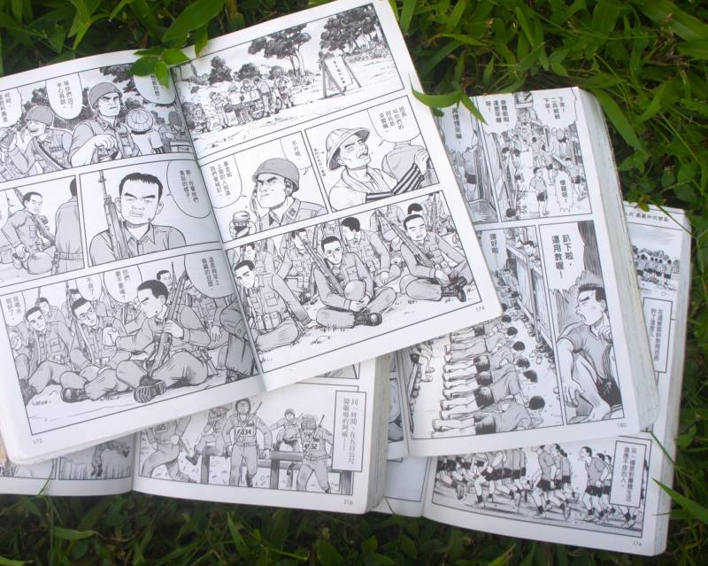 從《狗臉的歲月》到重新全部繪製、增補內容的新版《狗臉的歲月：記1629梯》，相隔20年，漫畫家李鴻欽以較為寫實且尖銳的筆調描繪軍中權力關係，被不少讀者視為軍旅漫畫少見的反思之作。圖片提供／丁名慶