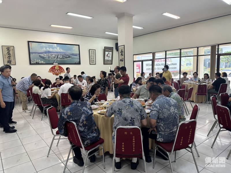 參加貴賓品嚐美食現場