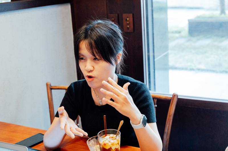 艾莉柚以《貓妖傳》描繪人與妖怪交錯的世界，也持續挑戰自己嚮往已久的少年漫畫與戰鬥題材。攝影／桑杉學