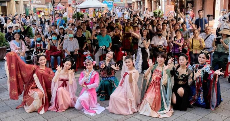 台北市觀傳局宣布即日起至15日加開申請115年度第3期觀光活動補助，申請補助者應為「實體」活動、開放一般民眾參與，並突顯地方特色或產業，觀傳局舉例指出，115年前2期補助活動就包含2026戲春大稻埕等。（台北市觀傳局提供）