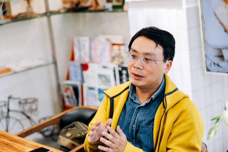 《醫院也瘋狂》共同作者之一雷亞，也是這套漫畫得以問世、延續的關鍵起點。目前主要負責劇本或分鏡製作。攝影／桑杉學