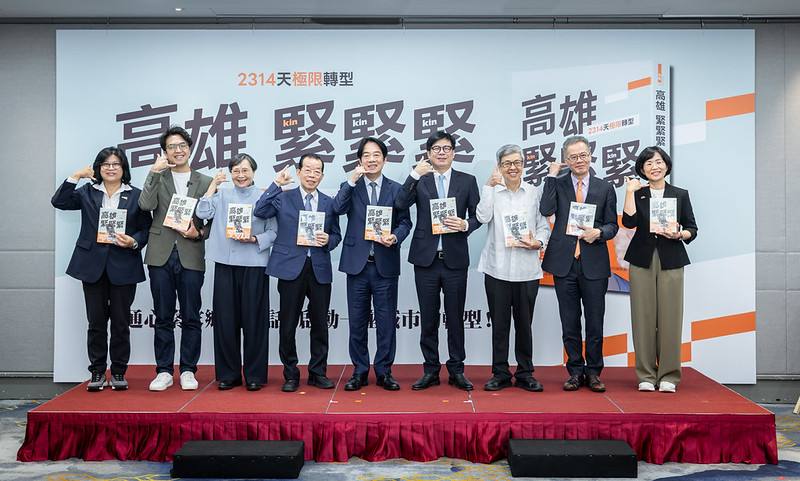 總統和出席人員合影