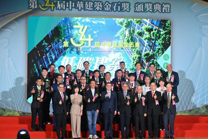 2026年9月3日行政院長卓榮泰出席「第34屆中華建築金石獎」頒獎典禮