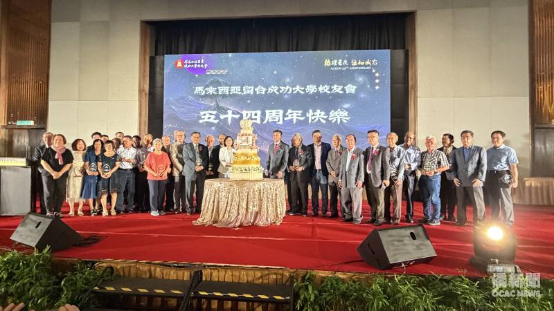 「頒獎典禮暨成大之夜」與會貴賓合影。