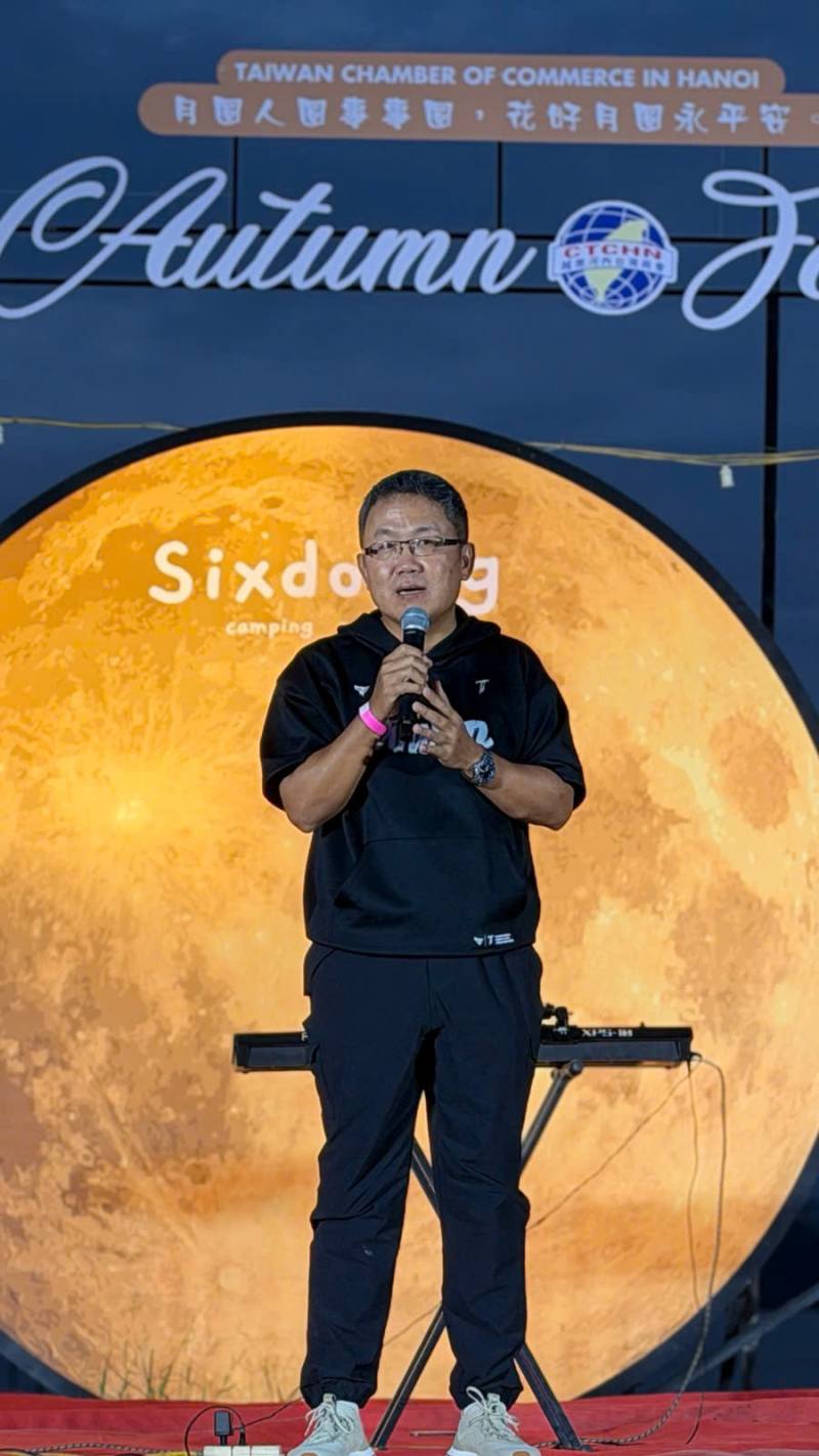 駐越南代表處大使劉世忠致詞。