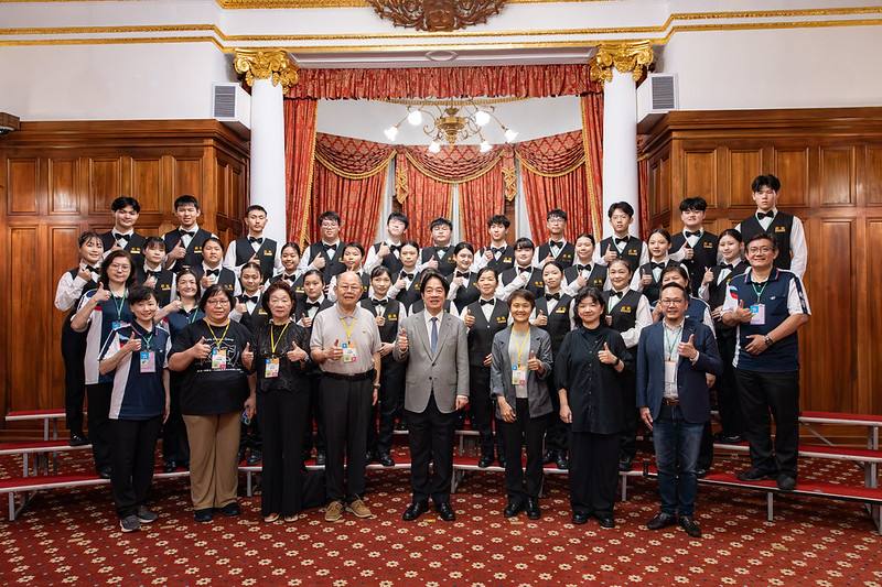 賴清德總統5日晚間前往臺北賓館出席「2026藝文聯誼茶會」
