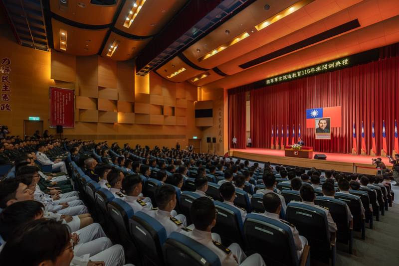 賴清德總統7日上午前往國防大學主持「國軍軍官深造教育116年班開訓典禮」
