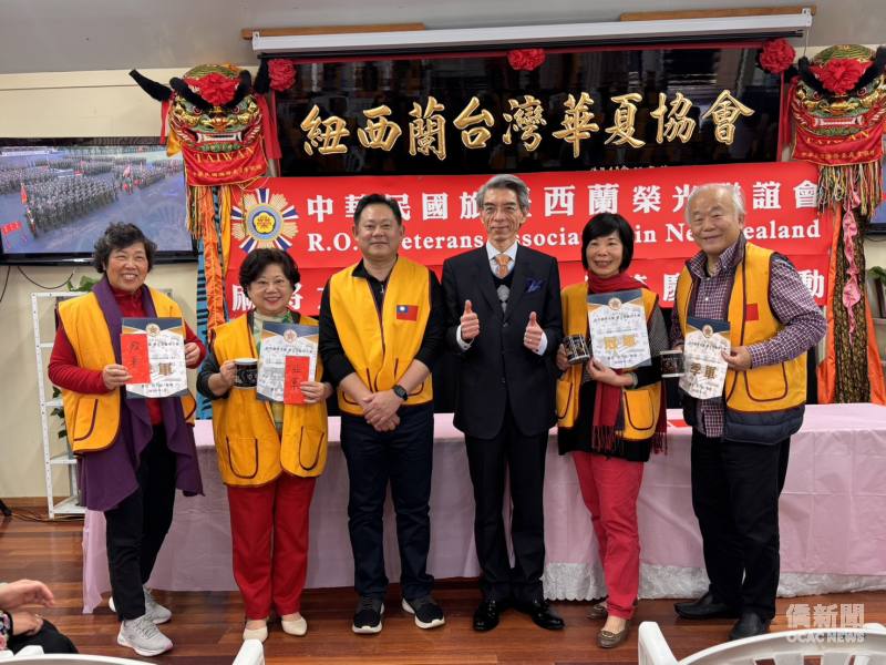 紐西蘭榮光會處長林晨富(左4)與本次得獎者合照，分別為羅祝君(左1)、賴滿(左2)、紐西蘭榮光會會長郭力銘(左3)、鄭小萍(左5)、馬嘉樂(左6)