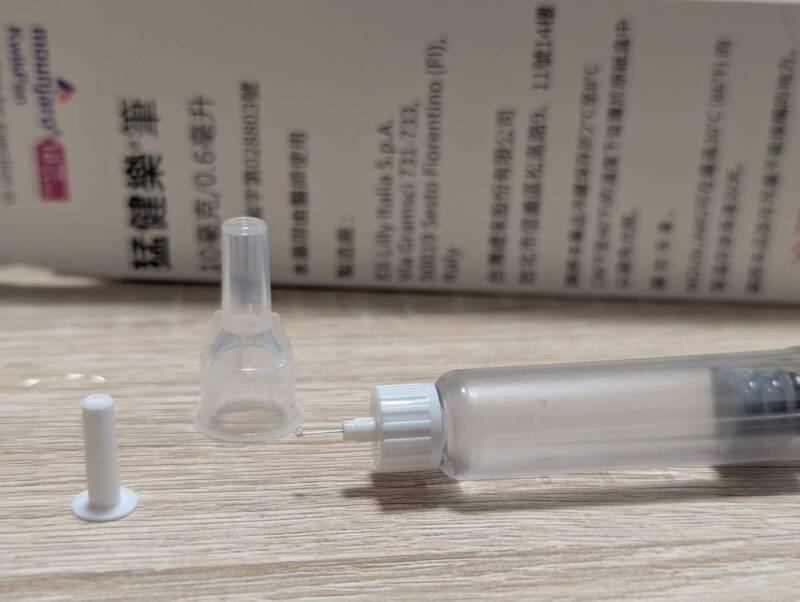 瘦瘦針盛行引發廢棄針頭處理疑慮。環境部提醒，居家針頭應以耐穿刺容器貯存送回醫院、藥局或指定場所回收，不可丟入路邊垃圾桶、混入一般家戶垃圾或資源回收物。