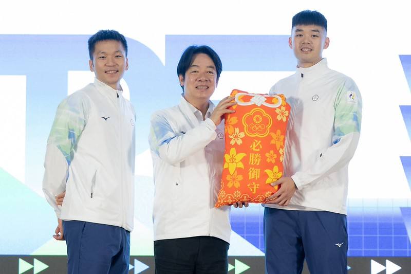 總統致贈加菜金及「亞運必勝御守」予選手代表