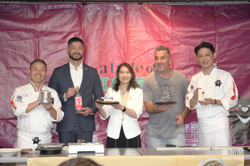 主廚路凱源(左起)、匹茲堡市政府移民及難民部門主任Ampelio De Anda、 紐約文教中心主任王怡如、曼徹斯特特許學校 CEO Vasilios Scoumis 、主廚張克勤