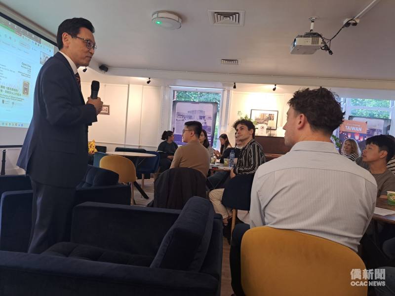 Ambassador Daniel Tang delivers welcoming remarks at the DSMC Open Day.