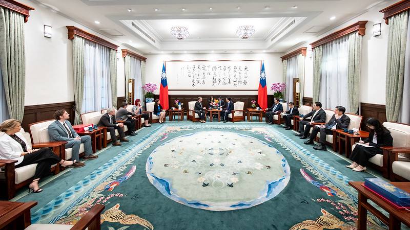 總統接見「加拿大魁團黨國會議員訪問團」