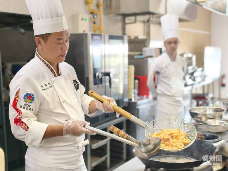 主廚温國智示範臺式料理