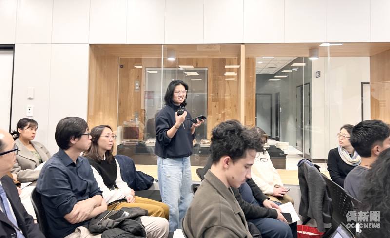 學生積極提問，反映臺灣國家安全與國際地位與澳洲緊密相連